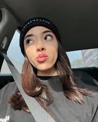 Más rayada que una banca de escuela