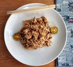 I was tempted to eat these noodles right out of the skillet. Easy Chicken Pad Thai Recipe The Odehlicious