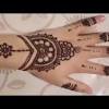 Berikut ini henna tangan cantik, henna tangan mudah, gambar henna tangan, foto henna tangan, cara untuk membuat henna tangan dan video cara memakai henna. 1