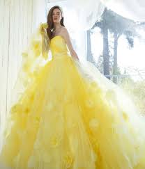 Brautkleider günstig online bei ebay entdecken. Marchenhaftes Hochzeitskleid In Gelb Mit Rosen Und Schulterfrei Fur Offene Brautfrisur Abschlussball Kleider Hochzeitskleid Ballkleid Abschlussball