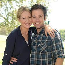 London had at least 1 relationship in the past. Icarly Star Nathan Kress And His Wife Are Expecting Their First Child