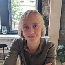 Abigail Gee's Instagram, Twitter & Facebook