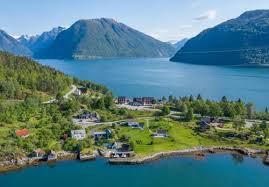You can walk along the pier and see the hotel from the garden. Top 12 Balestrand Kommune Ferienwohnungen Apartments Hotels 9flats