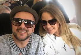 Az előbbi négy napot tölthetett hugh hefner villájában. Kiderult Hogy Jott Ossze Majka Es Dundika Szmo Hu