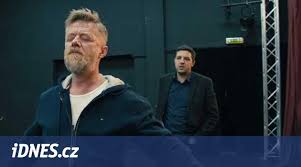 Jeho náručím prošla řada půvabných kolegyň. Jiri Langmajer V Serialu Skoro Na Mizine Idnes Cz