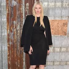 La maman mannequin a d'ailleurs coupé court à un déplacement professionnel afin de pouvoir chercher le petit garçon après. Look What You Re Missing David Lara Stone Stunning In First Appearance Since Divorce From Walliams Daily Record