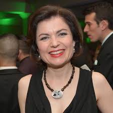 Jane Hill's Instagram, Twitter & Facebook