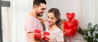 What better than a handmade first wedding anniversary gift? 4 Powerful And Incredibly Symbolic 1st Anniversary Gift Ideas For Couples