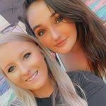 Leah Peek's Instagram, Twitter & Facebook