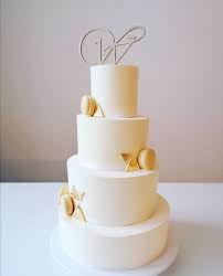 Hochzeitstorte Modern Und Schlicht Hochzeitstorte Modern Hochzeitstorte Konditorei