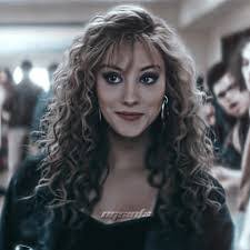 Jessica Hands's Instagram, Twitter & Facebook