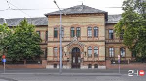 Volt országos gyógyintézeti központ (szabolcs utcai kórház) 3.6 km. Nincs Eleg Szakorvos A Szent Margit Korhazban Keszenleti Ugyeletet Rendeltek El 24 Hu