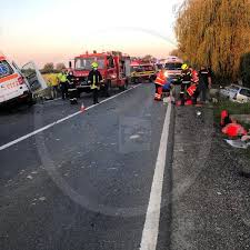 Unii localnici au fost scoşi din case cu ajutorul bărcilor de salvare. Fotogalerie Accident Cu Doi MorÈi In JudeÈul Satu Mare O PersoanÄ ArsÄ De Vie In MaÈinÄ