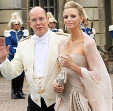 The princess of monaco, 35, was seen swimming with children in saint geours de maremne. Monaco Furst Und Playboy Prinz Albert Und Die Frauen Bilder Fotos Welt