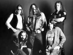 Flirtin' with disaster is a song by the southern rock band molly hatchet with the flipside being gunsmoke. Not In Hall Of Fame 415 Molly Hatchet