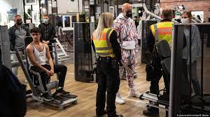 Keine öffnung der fitnessstudios im lockdown trotz erfolgreicher klage. Ins Fitnessstudio Trotz Coronavirus Pandemie Sport Dw 12 05 2020