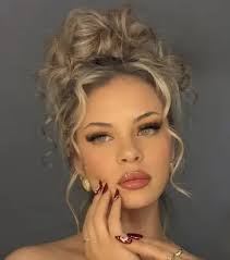 Top 1,984 Cosmetic Influencers: Find & Hire Cosmetic Influencers