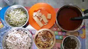 Laksa is a spicy noodle soup popular in the peranakan cuisine of southeast asia. Resepi Ringkas Laksa Sarawak Youtube