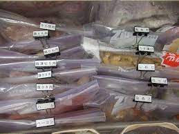 デスクの引き出しにいつも入っているバインダークリップ ダブルクリップ は 書類を挟むだけのモノではありません 日用雑貨として様々なシチュエーションで使える万能グッズ 参考になる使用例を集めました インテリア 収納 収納 アイデア キッチン 収納