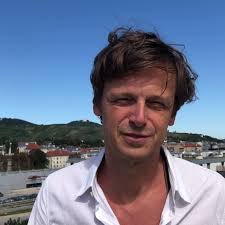 Robert Treichler über seinen profil-Moment: "Festgenommen und in eine  Garage gesperrt"