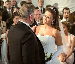 Look Familiar Lacey Chabert Wore Her Own Wedding Dress For New Movie Wedding Movies Hallmark Channel Christmas Movies Beautiful Celebrities