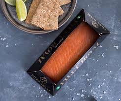 Lox is frequently served on a bagel with cream cheese, and often garnished with tomato, sliced onion, cucumbers, and capers. Rogede Fiske Skaldyrsprodukter Food With You