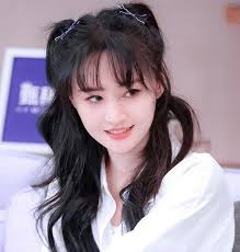 A lo mejor, muchos de vosotros habéis visto la serie “LOVE O2O”  (《微微一笑很倾城》). La actriz principal Zheng Shuang (郑爽) ya lleva muchos días en  el centro de la polémica. El 18 de