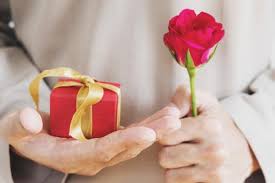 Apa cara yang lebih baik untuk menunjukkan pelanggan bahwa anda peduli daripada mengirim mereka hadiah apresiasi pelanggan? 4 Tips Memberi Kado Yang Tepat Untuk Orang Tersayang Halaman All Kompas Com