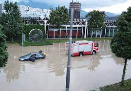 Juni 2021, kurz nach 21.45 uhr fuhr ein autofahrer vom. Unwetter 2020 Schweizweit Geringe Schaden Trotz Schwerpunkten In Luzern Und Tessin Slf