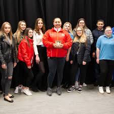 Emily campbell on her way to winning a weightlifting silver medal at tokyo 2020. International Weightlifter Inspires Students With Masterclass At Scunthorpe College Grimsby Live