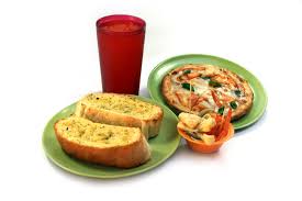 Una Margarita Mini Acompanada De 2 Panes Con Ajo Y Un Vaso De Fanta Pregunta Por Nuestros Combos