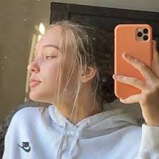 Holly Singleton (hmsingleton15)