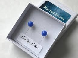 Pendientes redondos de cristal fusionado azul aciano con detalles en plata  de ley 925 o acero quirúrgico hipoalergénico con caja.