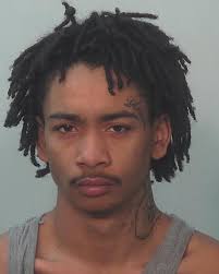 Suspect at large following shooting at Glenbrook Square Mall in Fort Wayne 