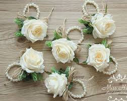 Ho subito provato l'abito e secondo i miei gusti era ben regolato. Browse Unique Items From Misshanafloraldesign On Etsy A Global Marketplace Of Handmade Vintag Fiori Matrimonio Estivo Decorazioni Nuziali Fiori Per Matrimoni