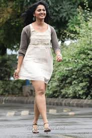 Anushka shetty hot south film actress, she debut from tamil film rendu in 2006 also worked in several regional films. Anushka Hot Images In Mirchi Anushka Shetty Hot Images New Movie Posters