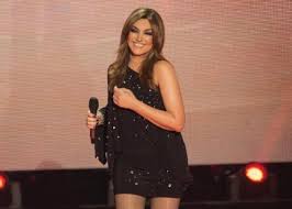 .εσένα μόνο στην αγκαλιά μου βάζω χαρά και πόνο μαζί σου τα μοιράζω εσένα μόνο να μ'άκουμπάς αφήνω σε εσένα μόνο ψυχή και σώμα δίνω κανέναν άλλον δεν έχω συναντήσει της μοναξιάς μου τα μάγια να τα λύσει κανέναν άλλον δεν έχω νιώσει έτσι κομμάτι έχεις από την κάθε. H Kaith Garmph Epistrefei Me Neo Tragoydi Kaneis San Esena