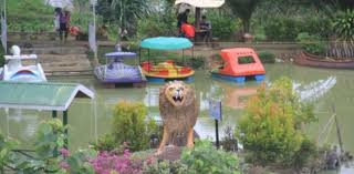 Warga antre membeli tiket masuk ke lokasi objek wisata wahana surya, kecamatan pondok kelapa, kabupaten bengkulu tengah, bengkulu pada hari ketiga lebaran, selasa, 27 juni 2017. Https Www Rmolbengkulu Com Read 2019 03 07 15269 Liburan Mau Bermain Air Atau Mau Berkuda Hanya Ada Di Bengkulu