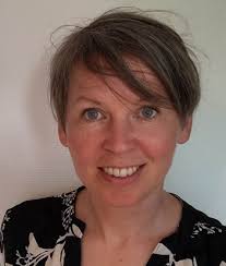 Teologisering i predikan Vad det är och hur det skedde i Svenska kyrkan år  2020 Nystrand, Clara