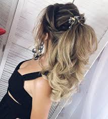 The fifth prom hairstyles that our collection presents for you, black beauties, are the down dos. Prom Hairstyles Black