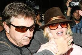 Pai de Britney Spears desiste de ser o tutor da ca...