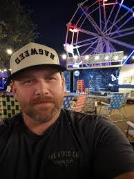 Ginger Crowe's Instagram, Twitter & Facebook