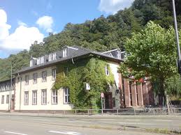 Die stadt ludwigshafen arbeitet derzeit an der entwicklung eines sportstättenentwicklungskonzepts. Heidelberg Altstadt Station Wikipedia