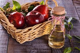 È l'anno in cui la famiglia ponti incontra l'aceto. Come Fare L Aceto Di Mele E Di Scarti Di Frutta Risparmiare Di Mammafelice