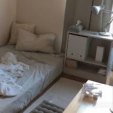 ベッド周り ワンルーム 狭い ワンルーム 無印良品 一人暮らし などのインテリア実例 2018 09 17 12 54 41 roomclip ルームクリップ インテリア ホテルライク インテリア インテリア 実例