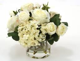 See more ideas about clear vases, flower arrangements, floral arrangements. Waterlook Silk Cream White Roses And Hydrangeas In A Short Vase Free Shipping In Usa 1001shops