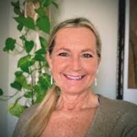 Jeanine Marlow's Instagram, Twitter & Facebook