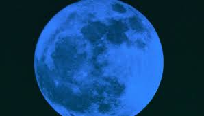 Si l'on observe bien, on peut distinguer les mers lunaires ; La Super Lune Bleue Pas Si Super Que Ca Dans Le Ciel De Bourgogne