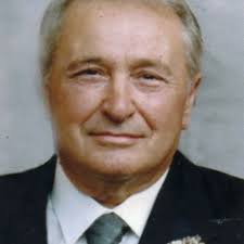 Sfottò, cori e striscioni: che festa il derby vestino