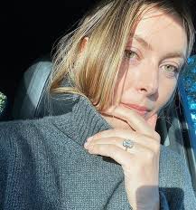 If this was anyone else, the news would be about as remarkable as exchanging gifts at christmas. Maria Sharapova Got A 400 000 Engagement Ring